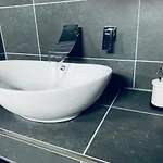 White Pearl 1 بيت شباب نورنبيرغ