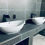 بيت شباب White Pearl 1